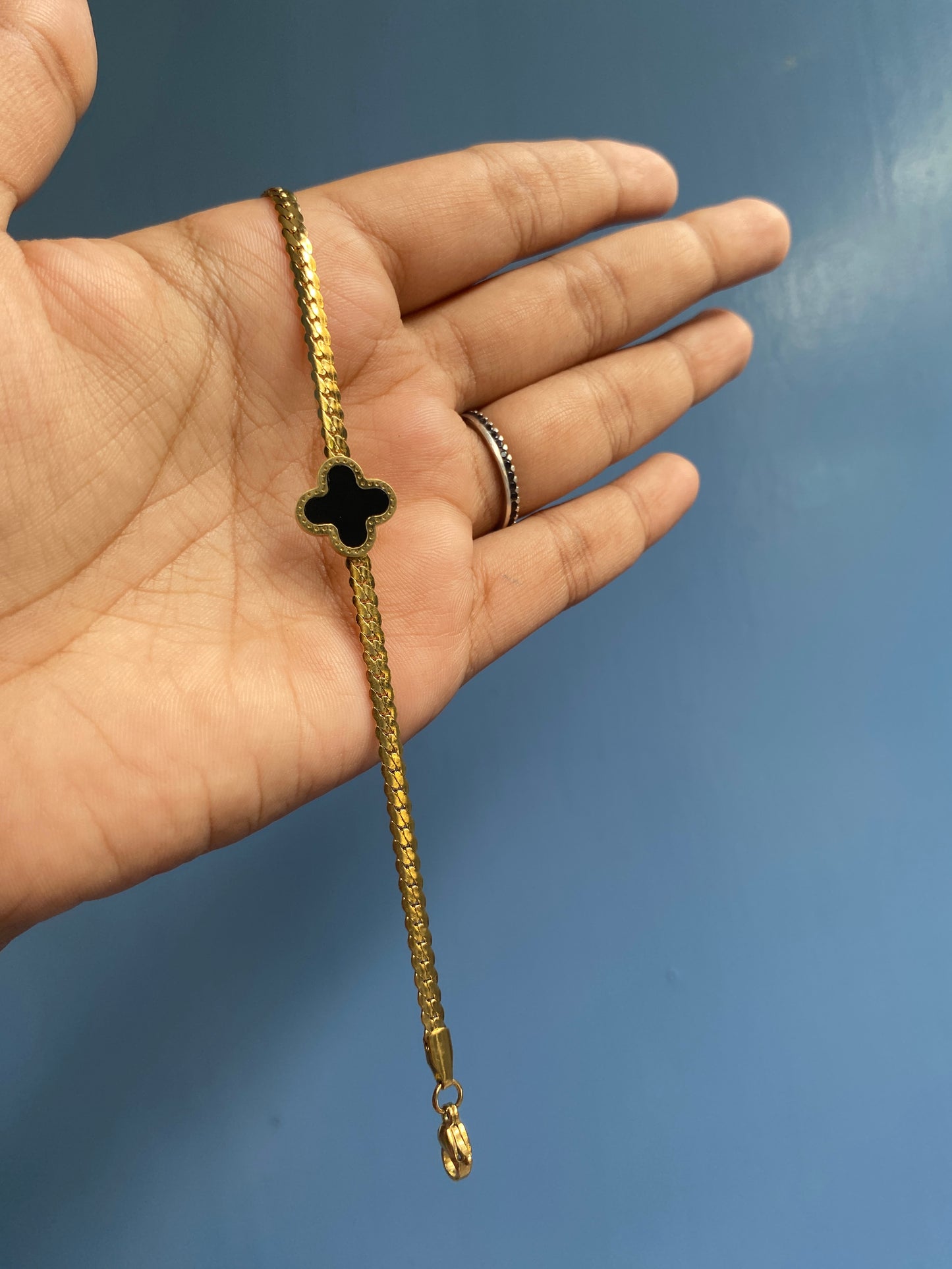 Clove pendant bracelet