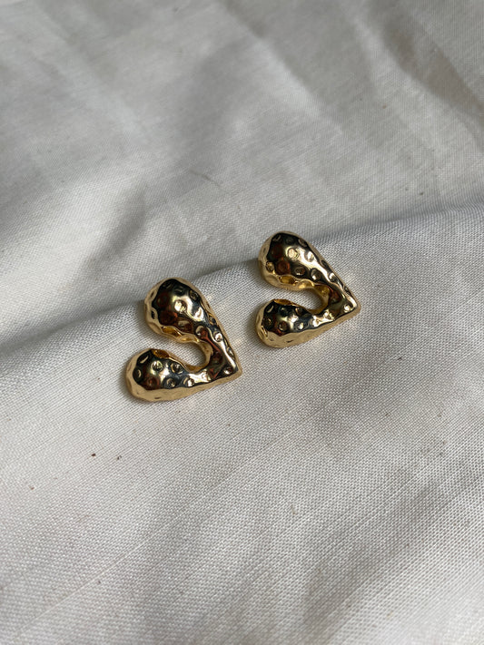 Textured heart golden earring